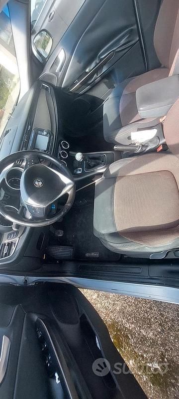 Usata Alfa Romeo Giulietta 120 CV (88 kW) 2014 Blu Utilitaria