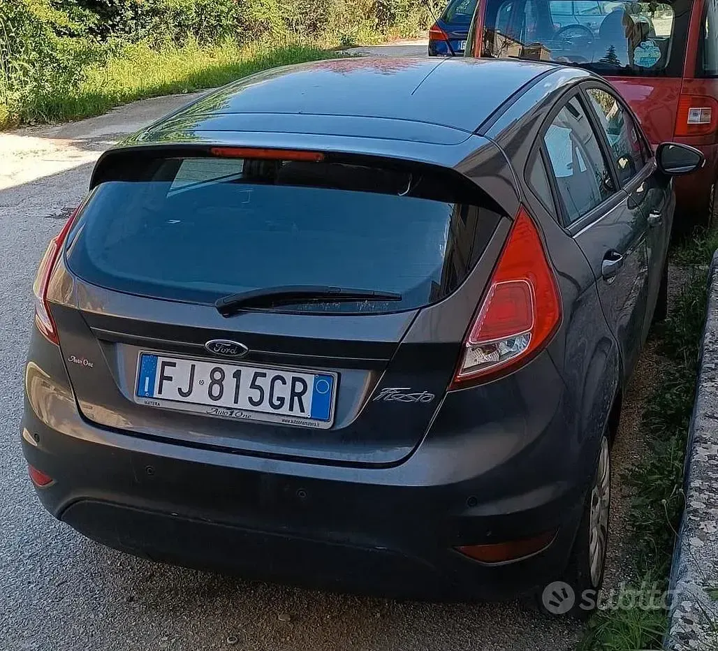 Usata Ford Fiesta Titanium 75 CV (55 kW) 2017 Grigio Utilitaria
