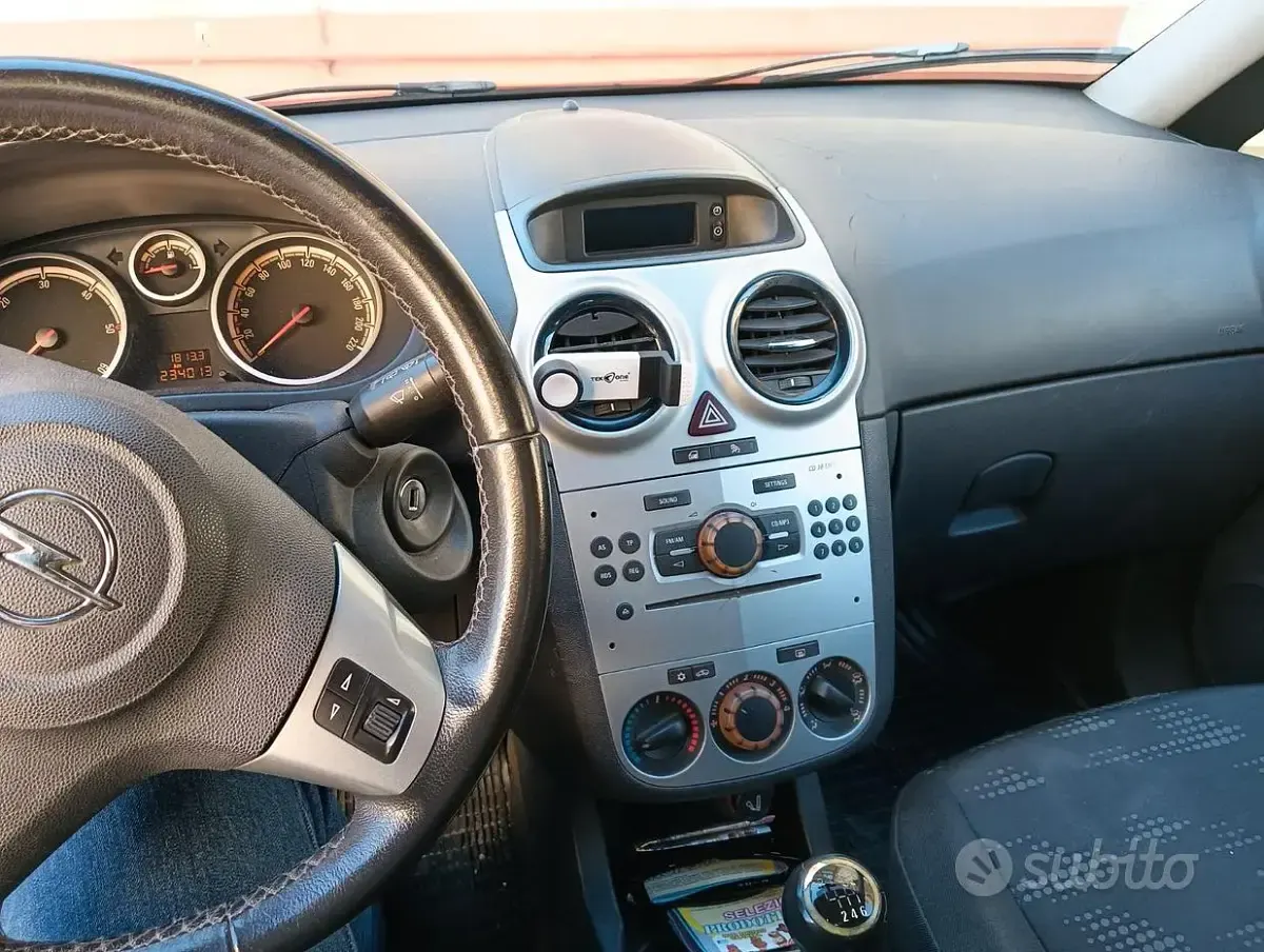 Usata Opel Corsa Cosmo 90 CV (66 kW) 2011 Nero Utilitaria