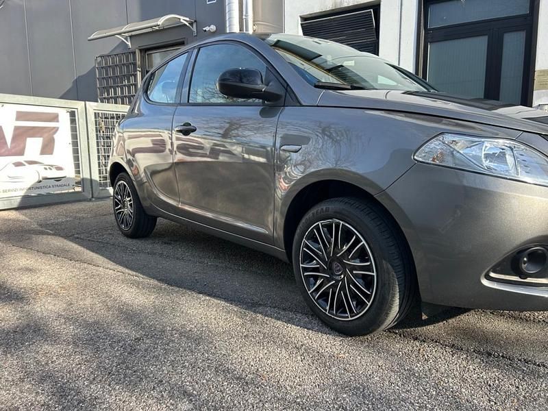 Usata Lancia Ypsilon S 69 CV (50 kW) 2023 Grigio Utilitaria