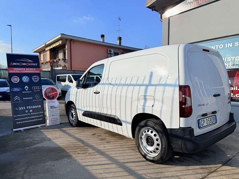 Usata Fiat Doblò 131 CV (96 kW) 2023 Bianco Monovolume