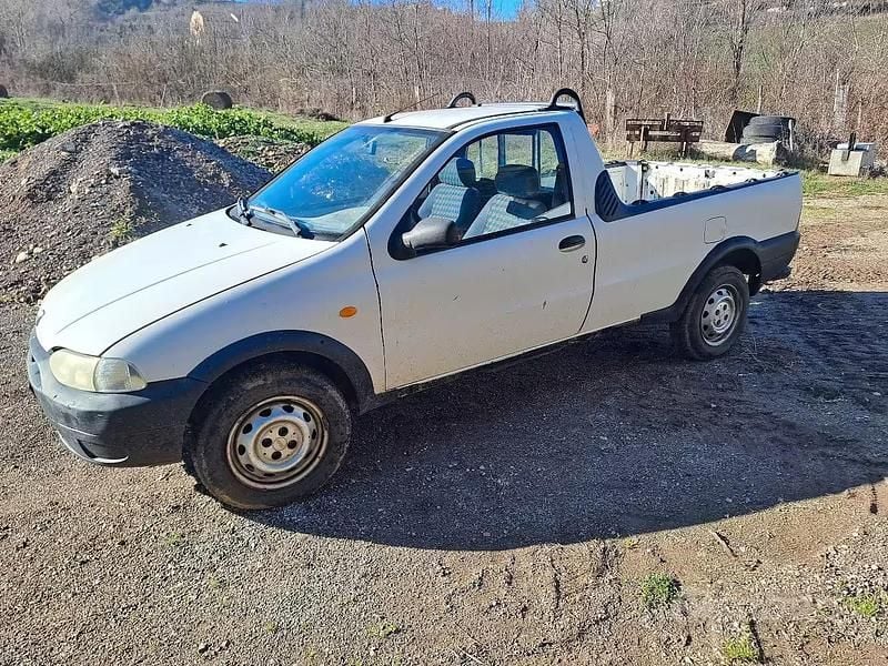 Usata Fiat Strada 2002 Bianco
