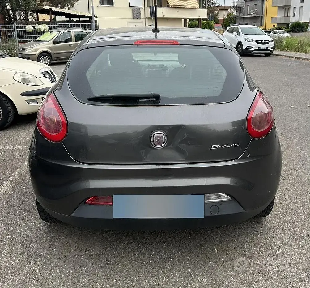 Usata Fiat Bravo 90 CV (66 kW) 2011 Grigio Utilitaria