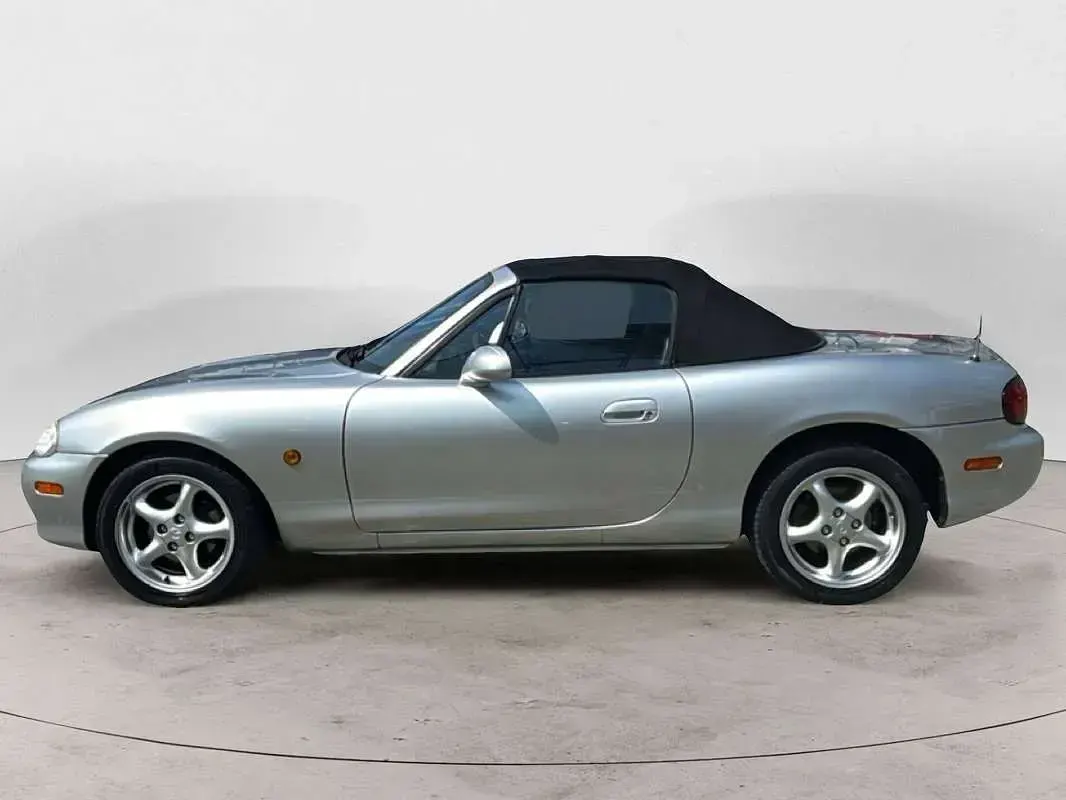 Usata Mazda MX5 110 CV (80 kW) 2002 Argento Cabrio