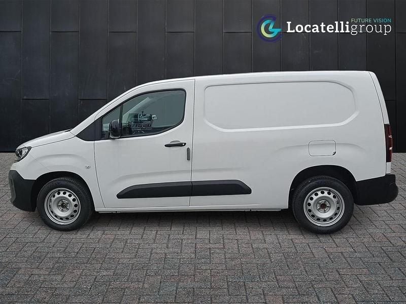 Nouvelle Opel Combo S 131 ch (96 kW) 2025 Blanc Berline