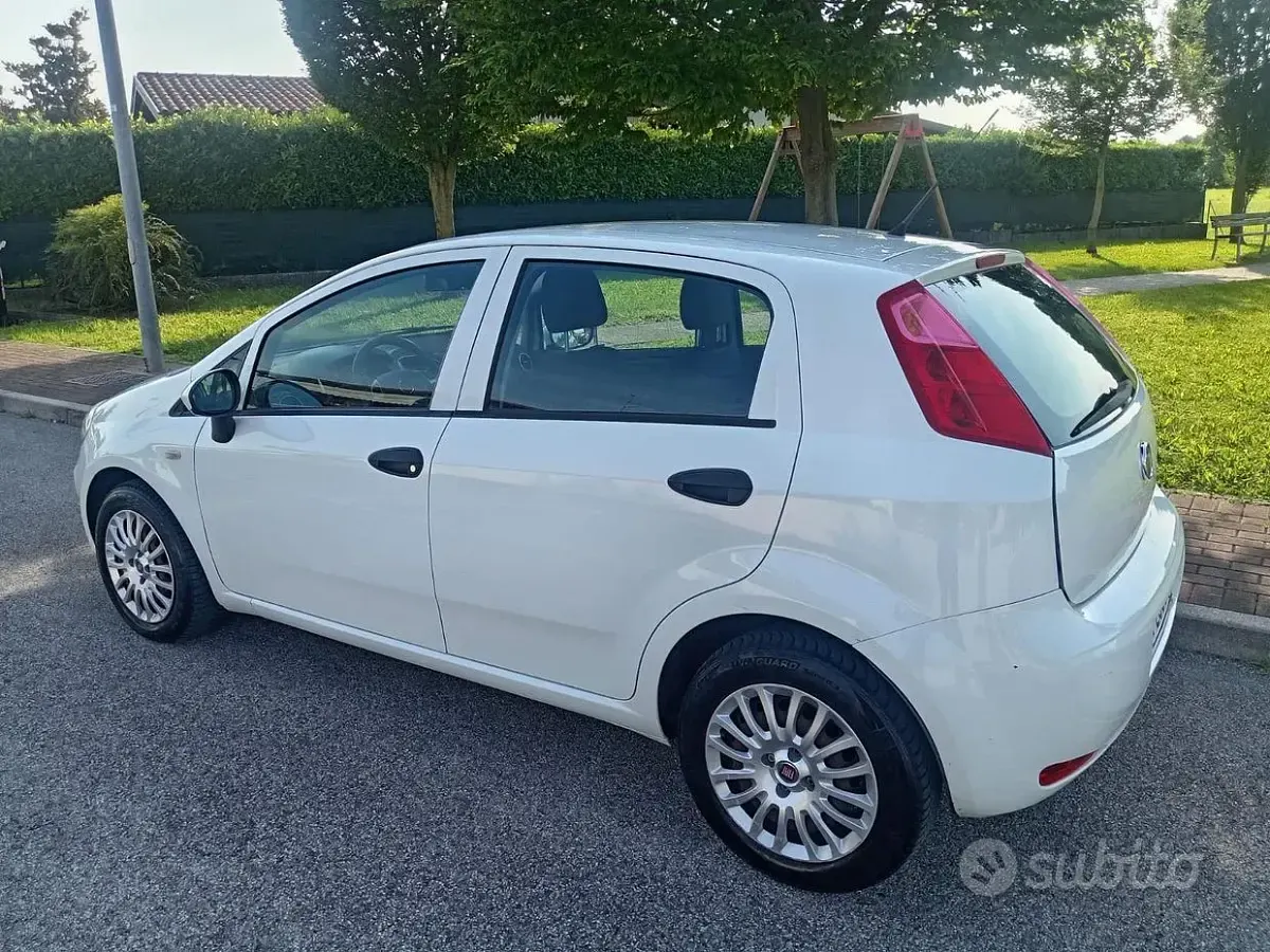 Usata Fiat Grande Punto 75 CV (55 kW) 2018 Utilitaria