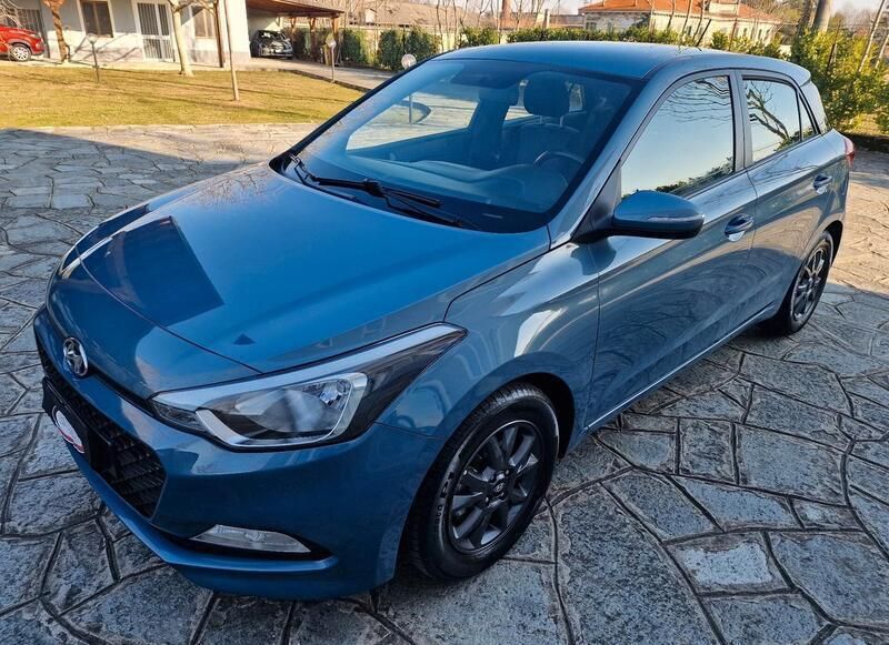 Blu Usata 2017 Hyundai i20 Blackline Tre volumi | 11.900 € - Immagine 1/4