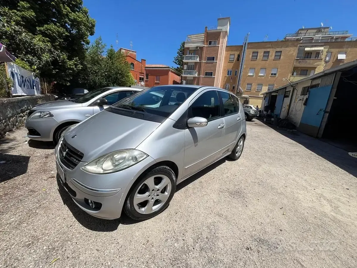 Usata Mercedes A180 Classic 109 CV (80 kW) 2004 Grigio Monovolume