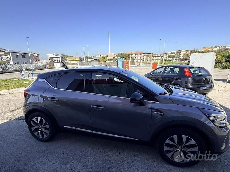 Usata Renault Captur 100 CV (73 kW) 2020 Grigio SUV