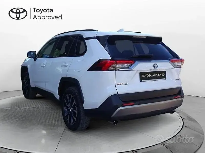 Usata Toyota RAV4 Hybrid 218 CV (160 kW) 2023 Bianco SUV