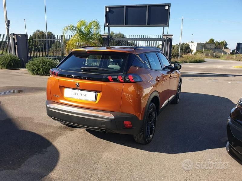 Usata Peugeot 2008 Allure 102 CV (75 kW) 2020 Orange metallizzato SUV