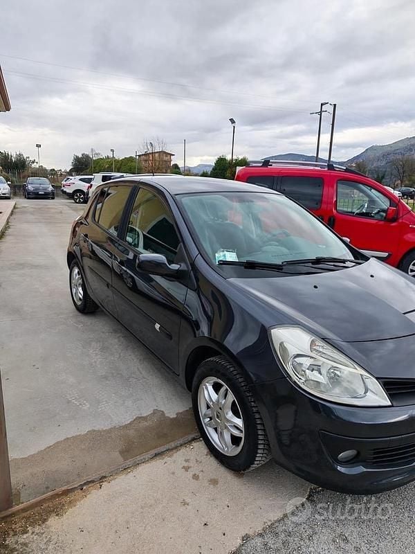 Usata Renault Clio II 74 CV (54 kW) 2011 Nero Berlina
