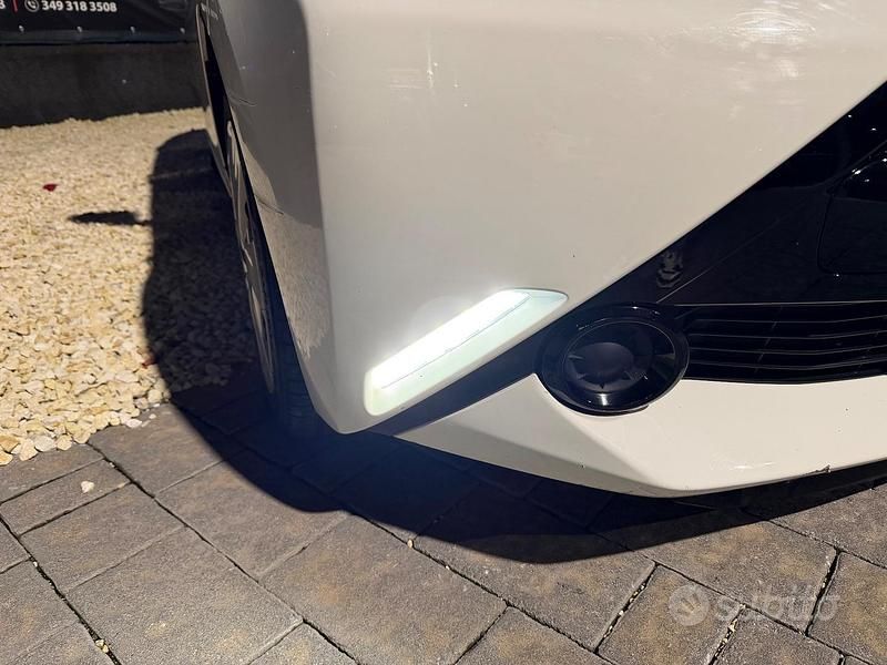 Usata Toyota Aygo X-wave 69 CV (50 kW) 2015 Bianco Utilitaria