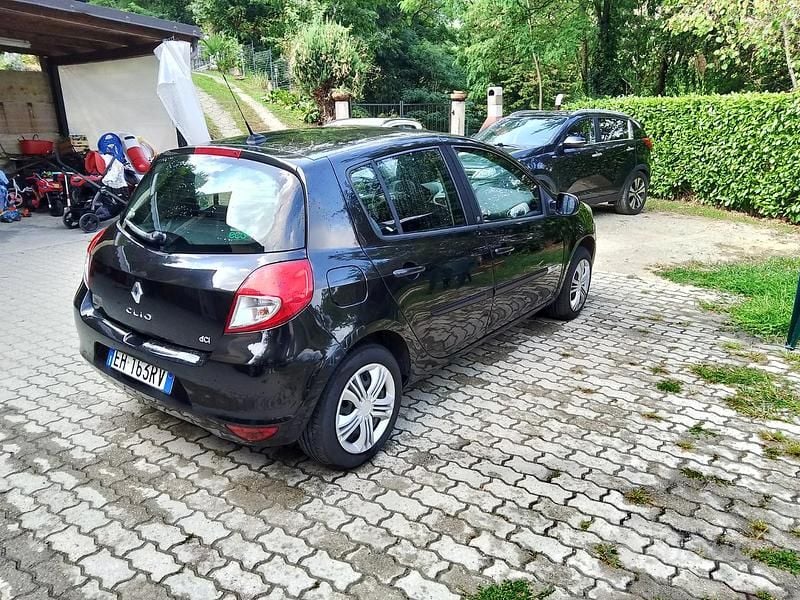 Usata Renault Clio II 65 CV (47 kW) 2011 Nero Utilitaria