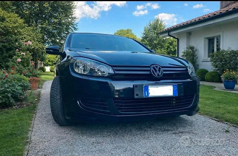 Nero Usata 2011 VW Golf VI Edition Utilitaria | 6200 € - Immagine 1/3