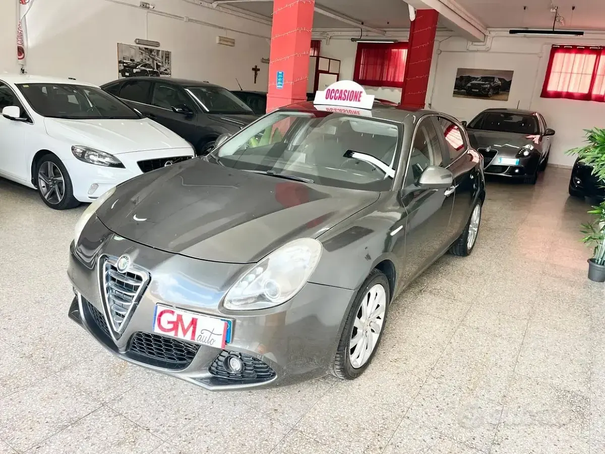 Usata Alfa Romeo Giulietta Exclusive 105 CV (77 kW) 2013 Grigio Utilitaria