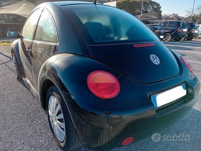 Usata VW New Beetle 102 CV (75 kW) 2003 Nero Utilitaria