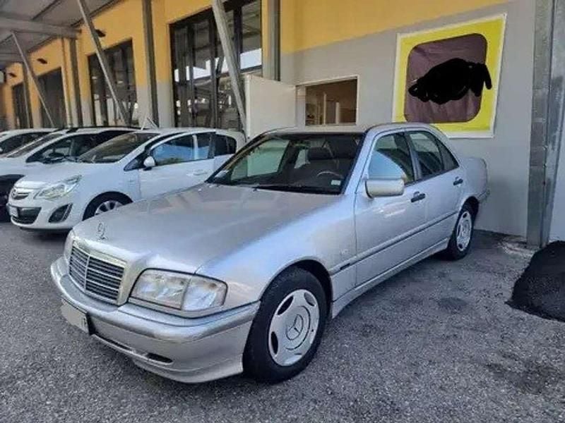 Usata Mercedes C180 Classic 122 CV (89 kW) 1998 Argento Berlina