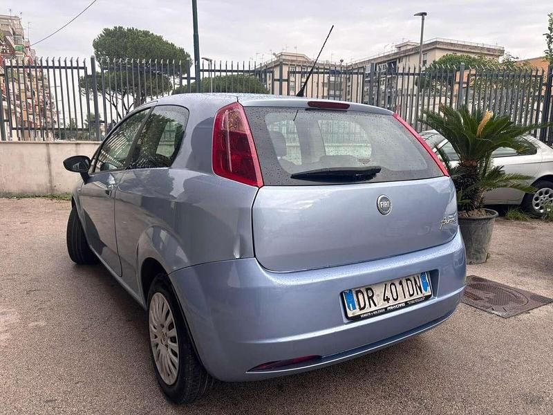 Usata Fiat Grande Punto Active 75 CV (55 kW) 2008 Blu/azzurro Utilitaria