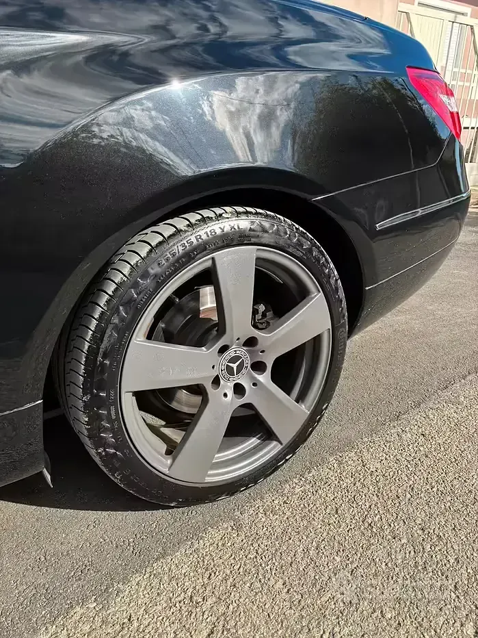 Usata Mercedes E220 170 CV (125 kW) 2011 Nero Cabrio