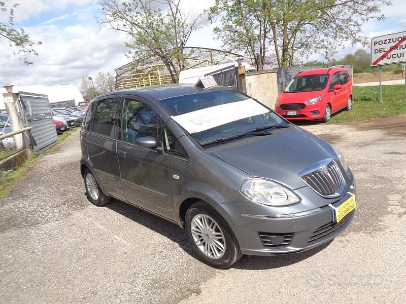 Usata Lancia Musa 90 CV (66 kW) 2009 Grigio Monovolume
