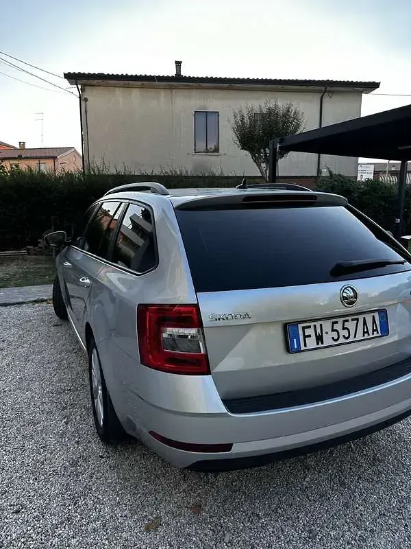 Usata Skoda Octavia Executive 150 CV (110 kW) 2019 Argento Station wagon