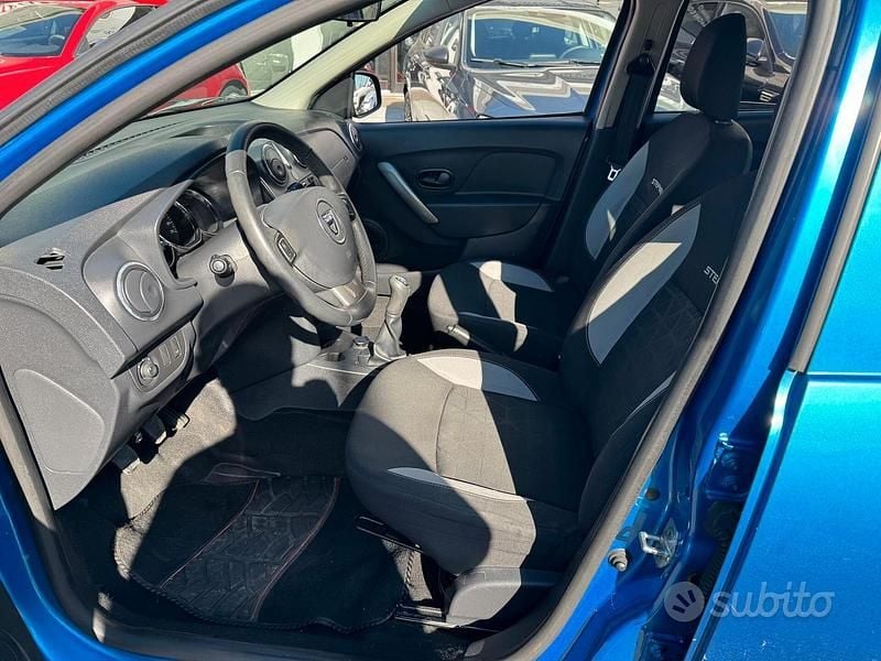 Usata Dacia Sandero Prestige 90 CV (66 kW) 2014 Blu Berlina