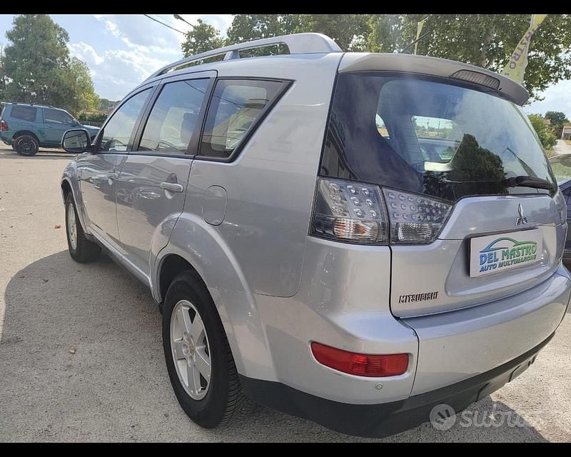 Usata Mitsubishi Outlander Invite 140 CV (102 kW) 2008 Grigio(met.) SUV