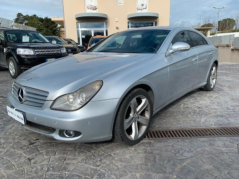 Usata Mercedes CLS320 224 CV (164 kW) 2006 Grigio Coupé