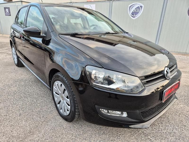 Nero Usata 2009 VW Polo Tre volumi | 3999 € (Buon prezzo) - Immagine 1/4