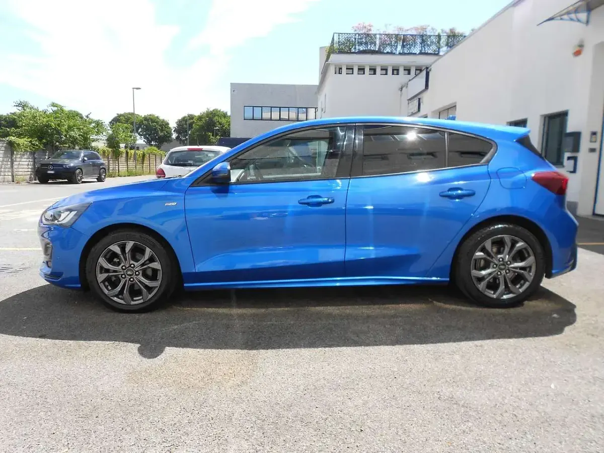 Usata Ford Focus ST-Line X 125 CV (91 kW) 2023 Blu elett. metallizzato Berlina