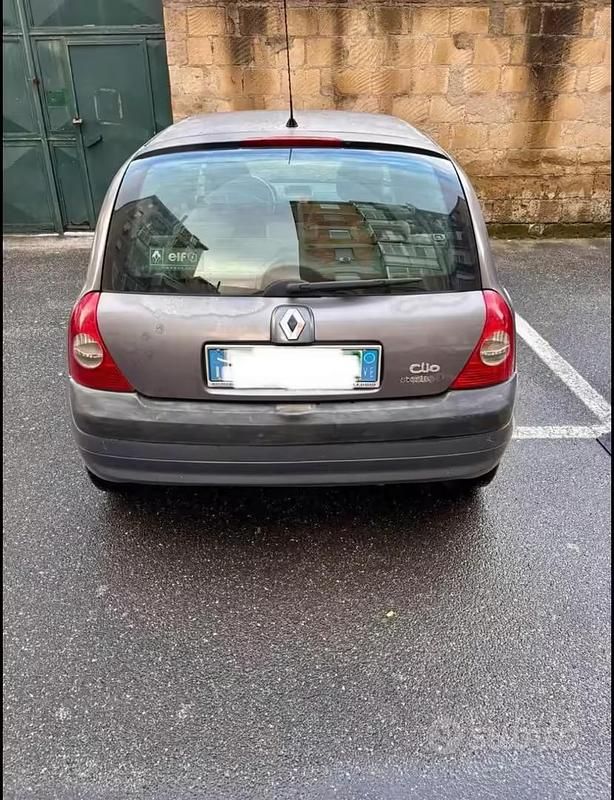 Usata Renault Clio II 68 CV (50 kW) 2006 Grigio Utilitaria