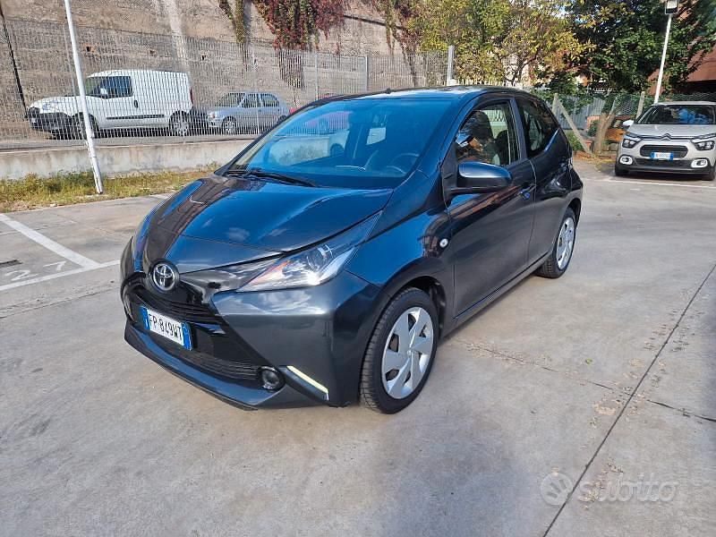 Usata Toyota Aygo Business Edition 69 CV (50 kW) 2018 Grigio Utilitaria