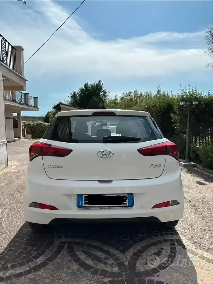 Usata Hyundai i20 75 CV (55 kW) 2017 Bianco Berlina