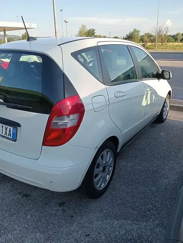 Usata Mercedes A180 Style 116 CV (85 kW) 2011 Bianco Utilitaria