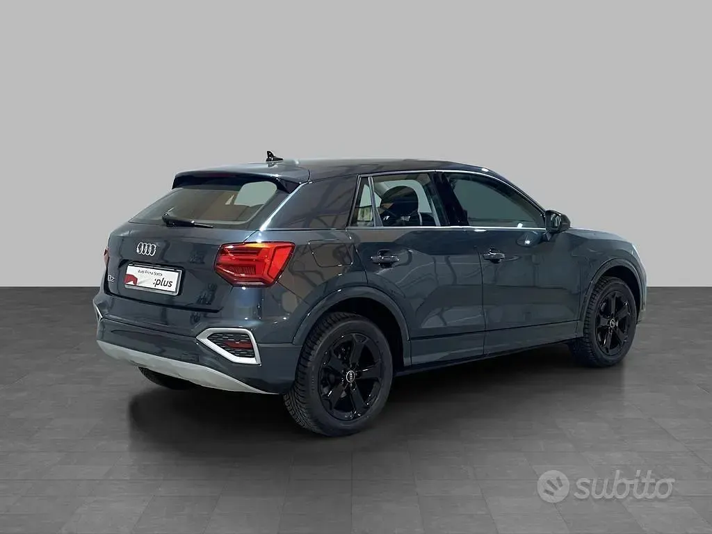 Usata Audi Q2 Advanced 150 CV (110 kW) 2024 Grigio manhattan metallizzato SUV