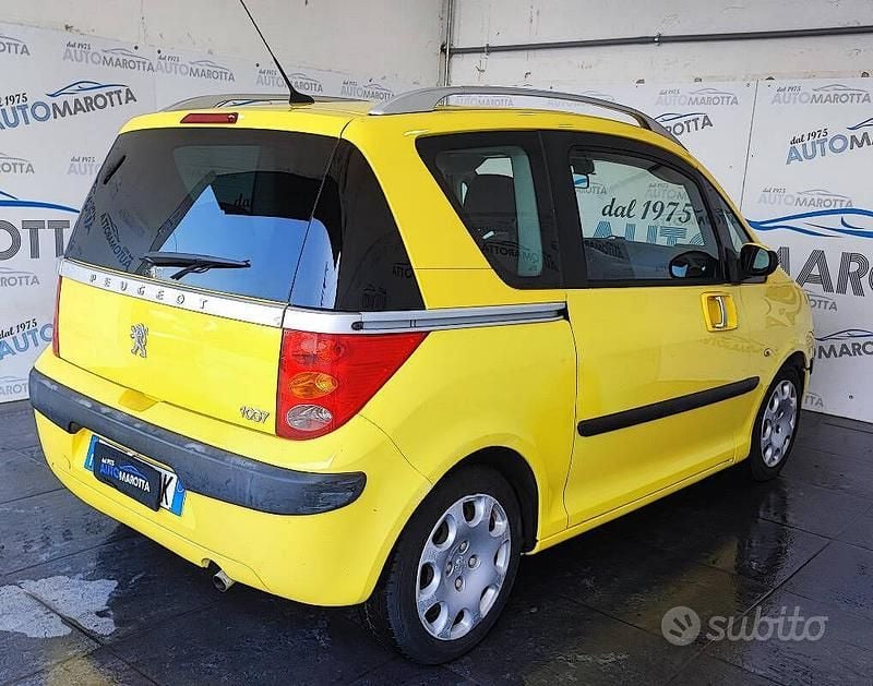 Begagnad Peugeot 1007 70 HK (51 kW) 2006 Gul Minibuss