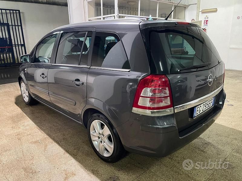 Usata Opel Zafira Cosmo 125 CV (91 kW) 2011 Grigio Monovolume