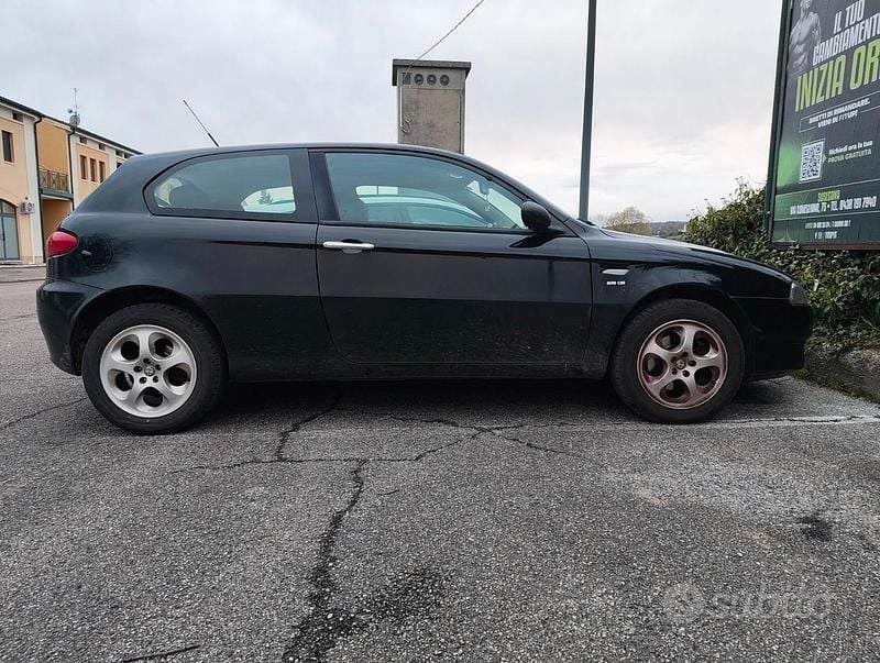 Usata Alfa Romeo 147 Progression 105 CV (77 kW) 2006 Nero Utilitaria