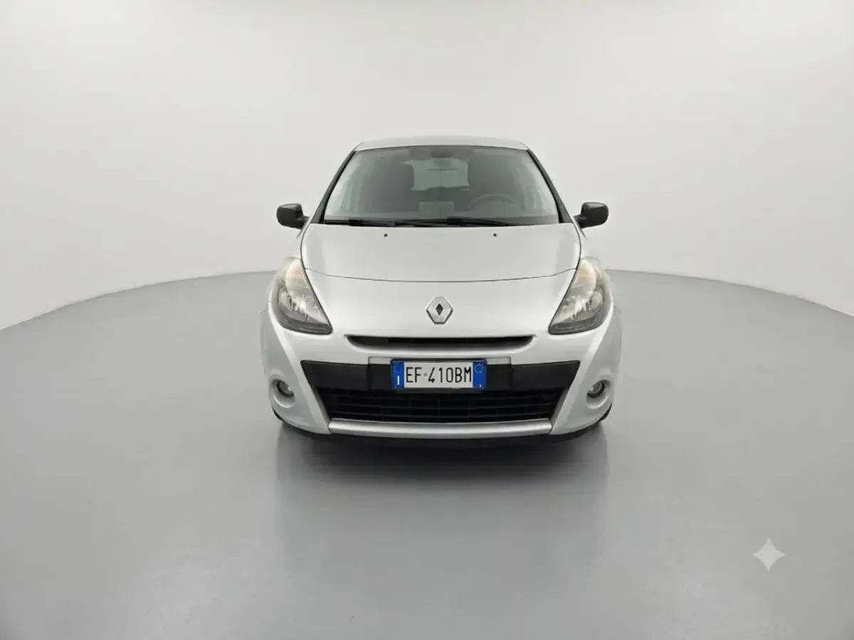 Usata Renault Clio II Luxe 101 CV (74 kW) 2010 Grigio Berlina