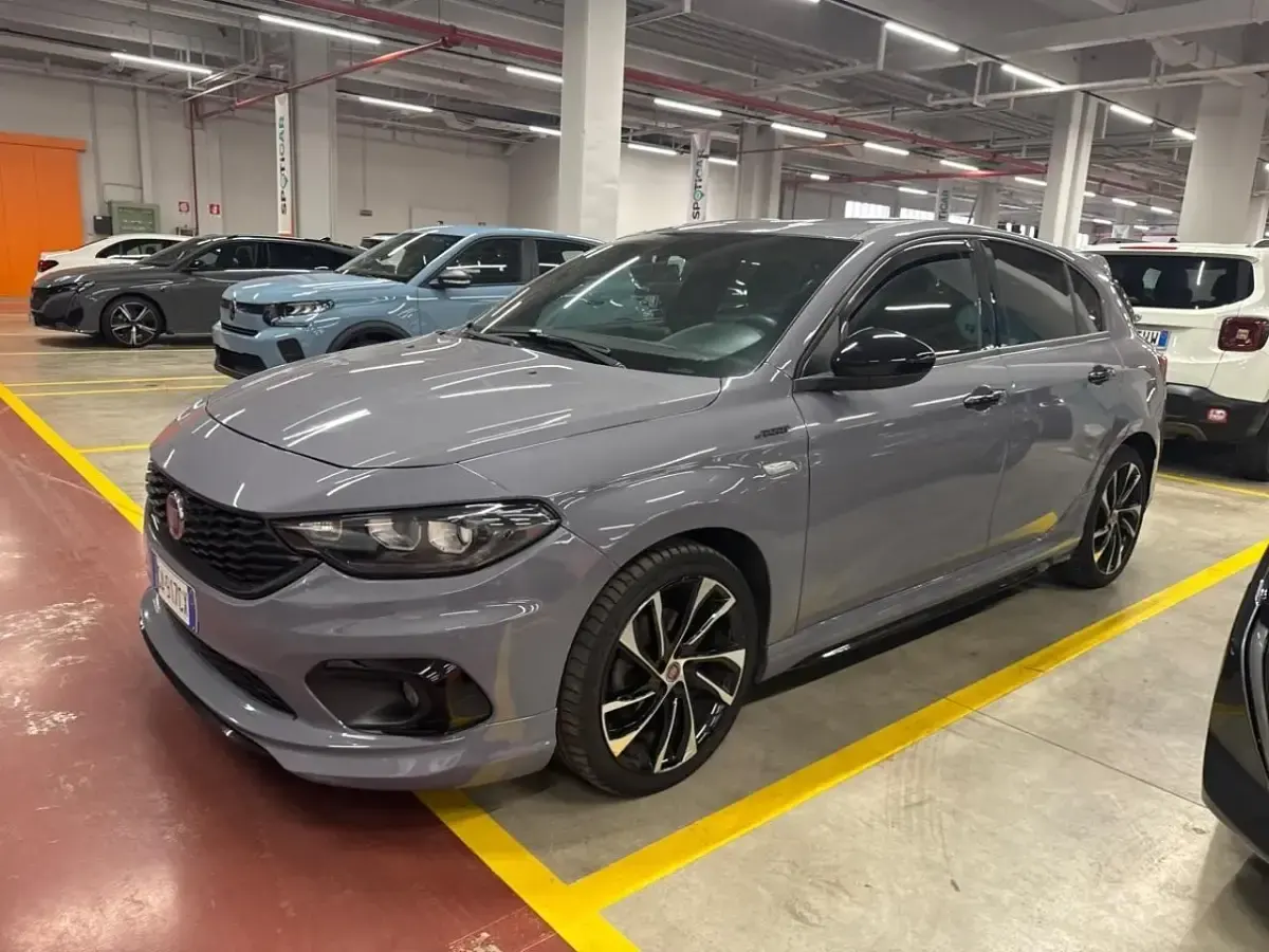 Usata Fiat Tipo Sport 120 CV (88 kW) 2020 Grigio Berlina