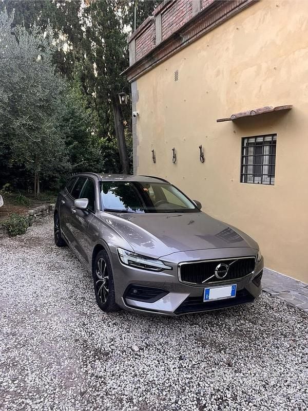 Grigio Usata 2019 Volvo V60 Station wagon | 16.900 € (Ottimo prezzo) - Immagine 1/4