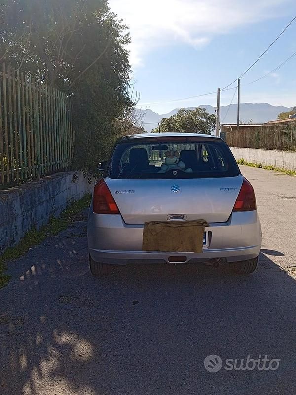 Usata Suzuki Swift 70 CV (51 kW) 2006 Grigio Utilitaria