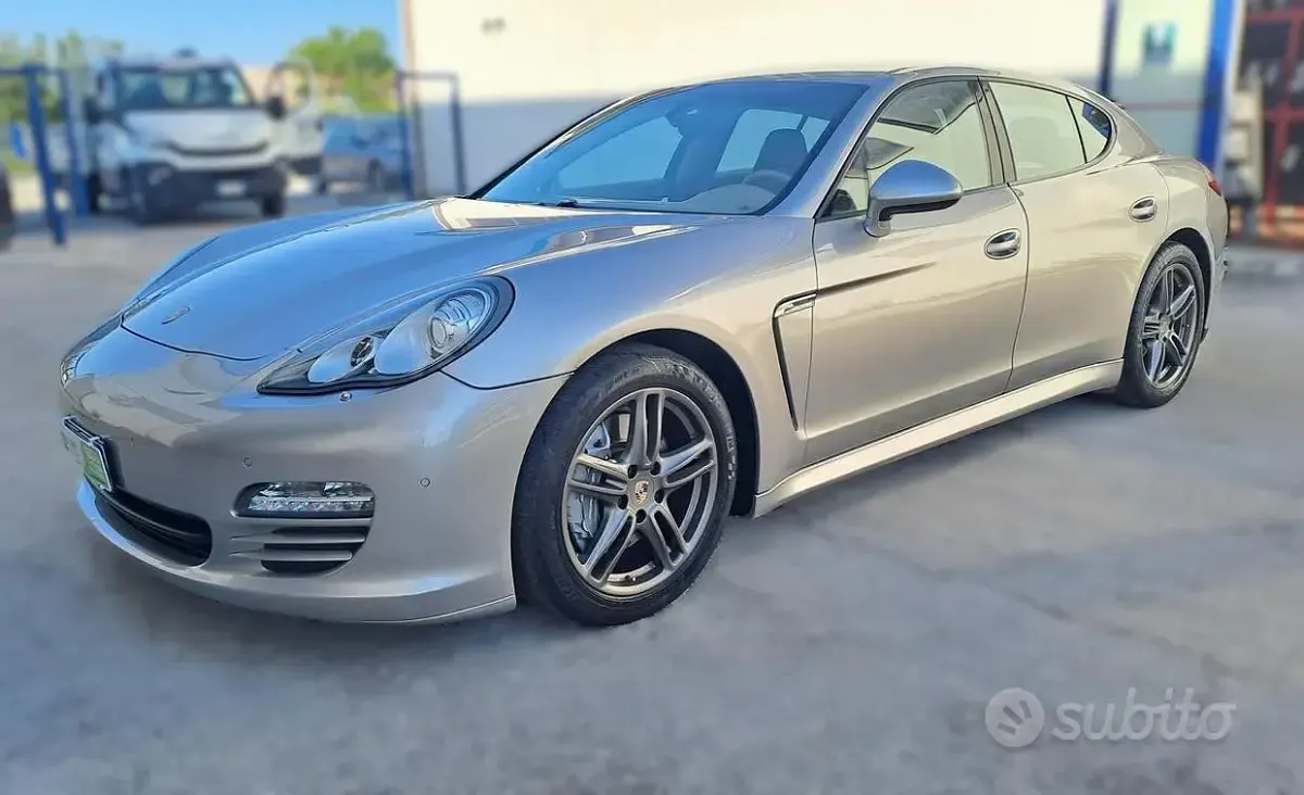 Usata Porsche Panamera 299 CV (219 kW) 2011 Grigio Utilitaria