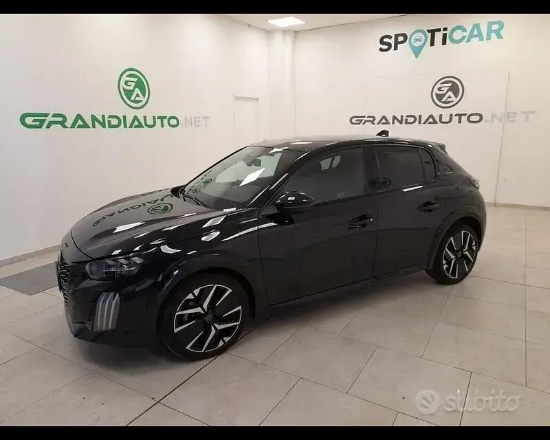 Usata Peugeot 208 GT 101 CV (74 kW) 2024 Nero Utilitaria