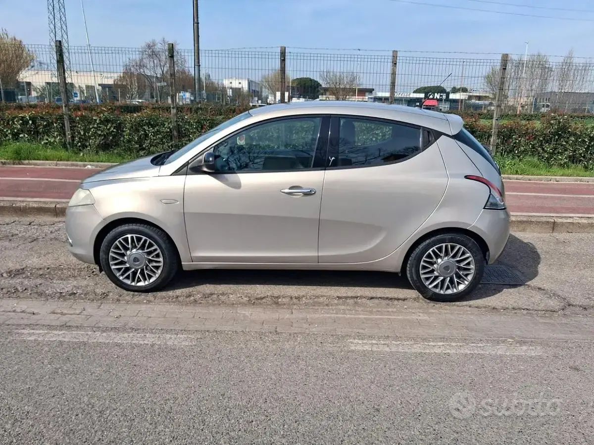 Usata Lancia Ypsilon 95 CV (69 kW) 2012 Utilitaria