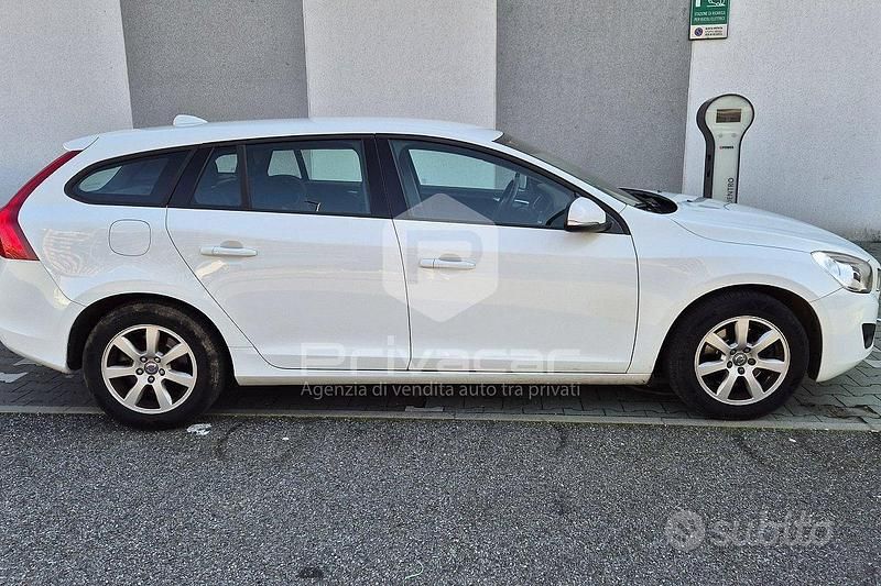 Usata Volvo V60 Kinetic 114 CV (83 kW) 2013 Bianco Station wagon