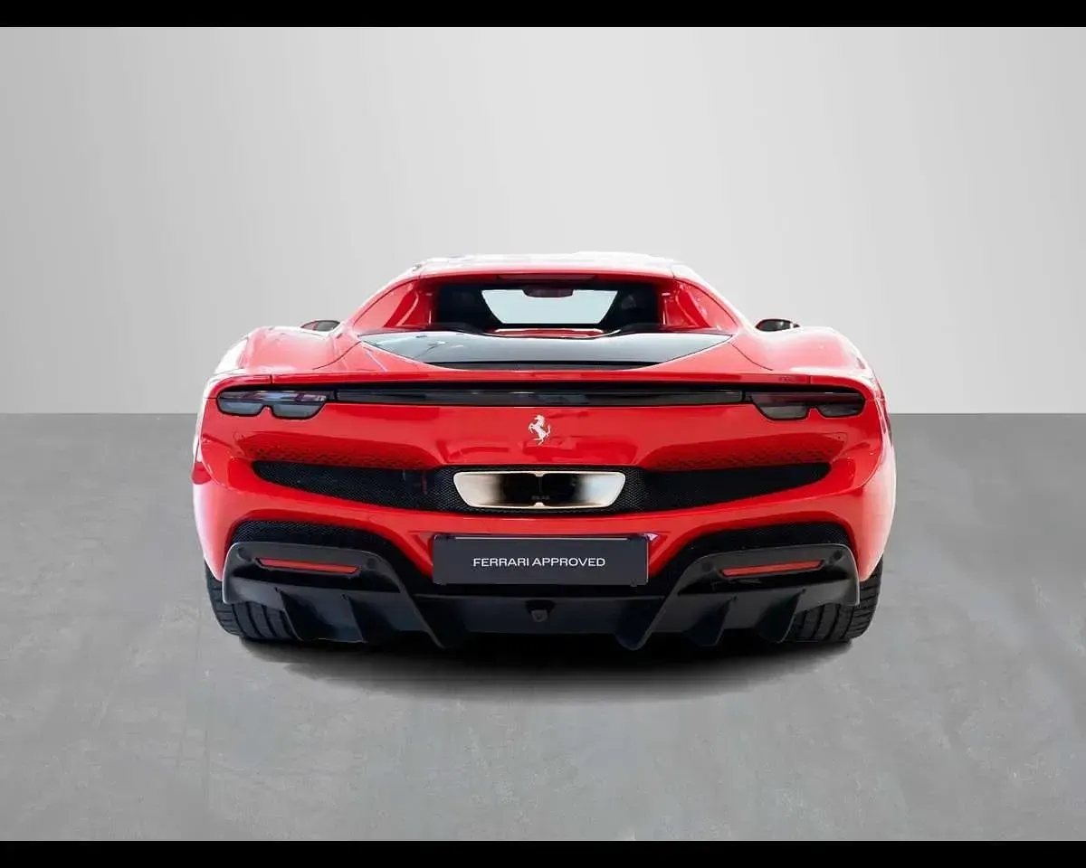Usata Ferrari 296 663 CV (487 kW) 2025 Rosso Coupé