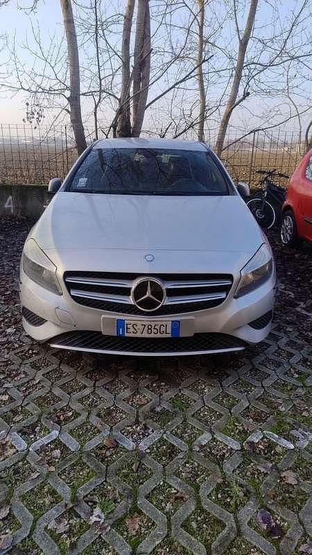 Usata Mercedes 180 109 CV (80 kW) 2013 Grigio Berlina