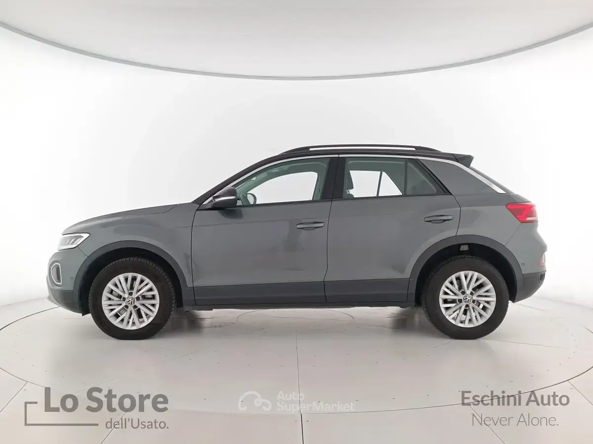 Usata VW T-Roc Life 150 CV (110 kW) 2024 Indium grey metallizzato nero SUV